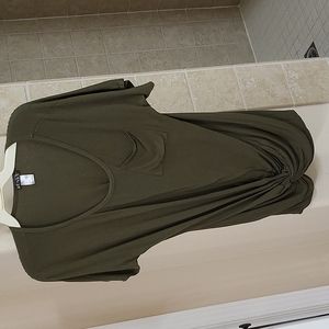 Navy green toed shirt